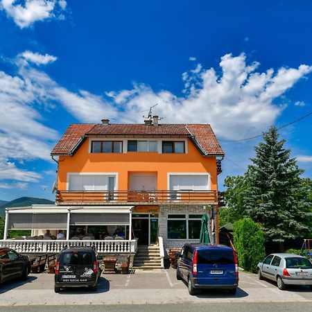 Accommodation "Old Town Dreznik" Rakovica Exteriér fotografie