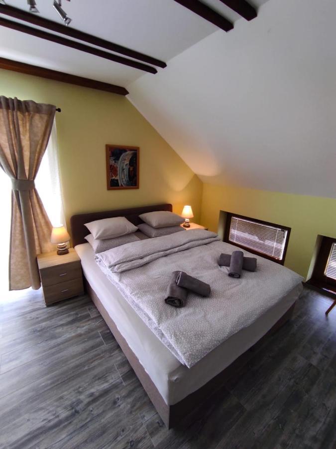 Accommodation "Old Town Dreznik" Rakovica Exteriér fotografie