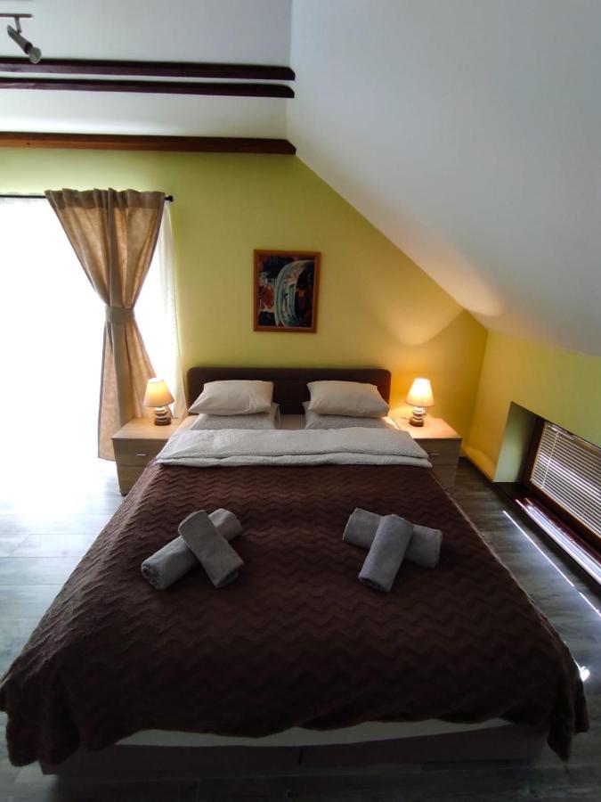 Accommodation "Old Town Dreznik" Rakovica Exteriér fotografie