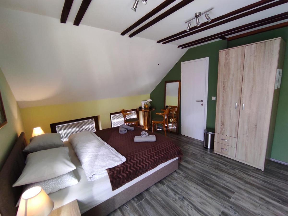 Accommodation "Old Town Dreznik" Rakovica Exteriér fotografie