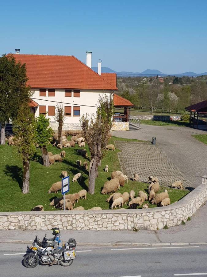 Accommodation "Old Town Dreznik" Rakovica Exteriér fotografie