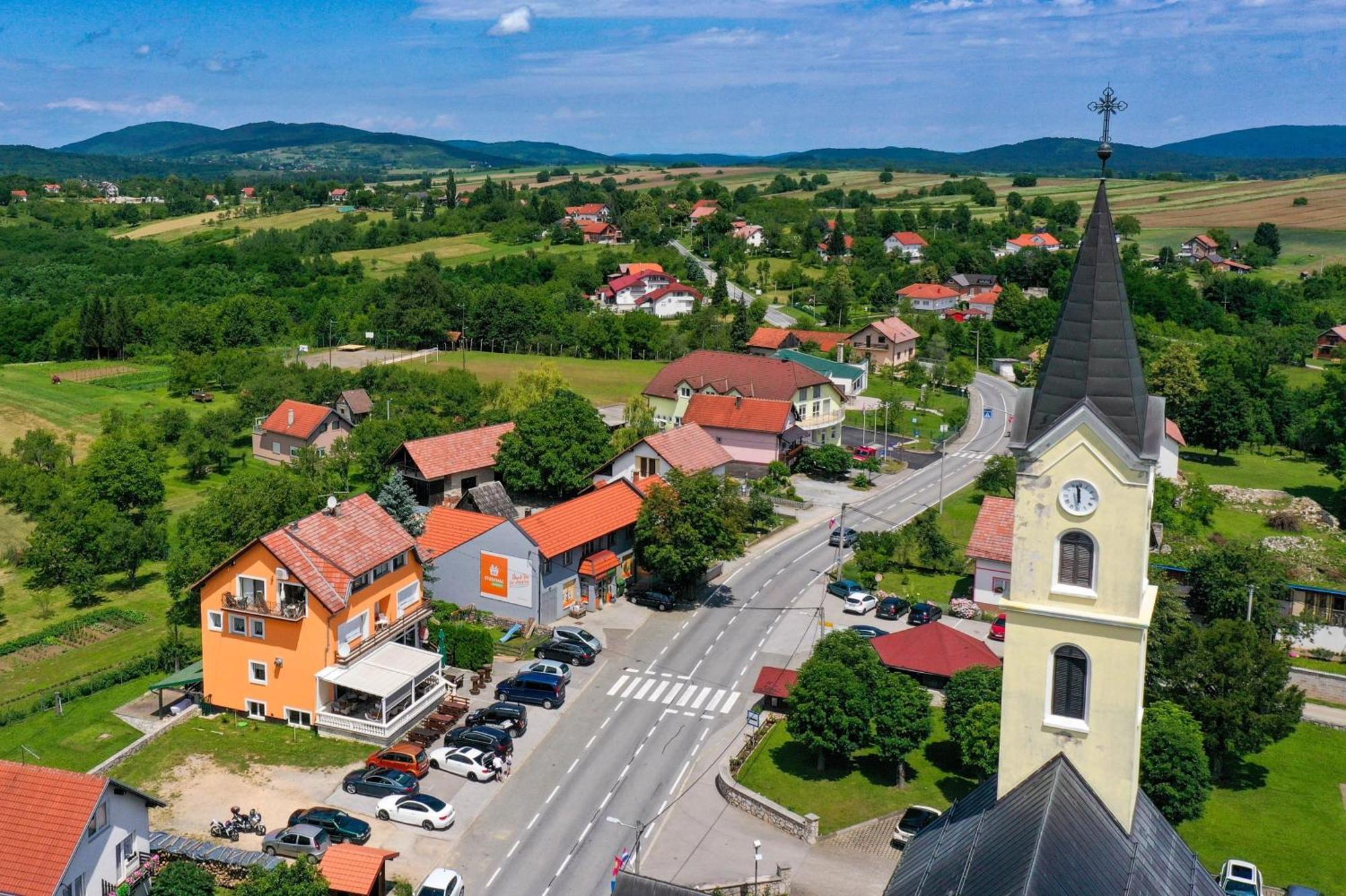 Accommodation "Old Town Dreznik" Rakovica Exteriér fotografie